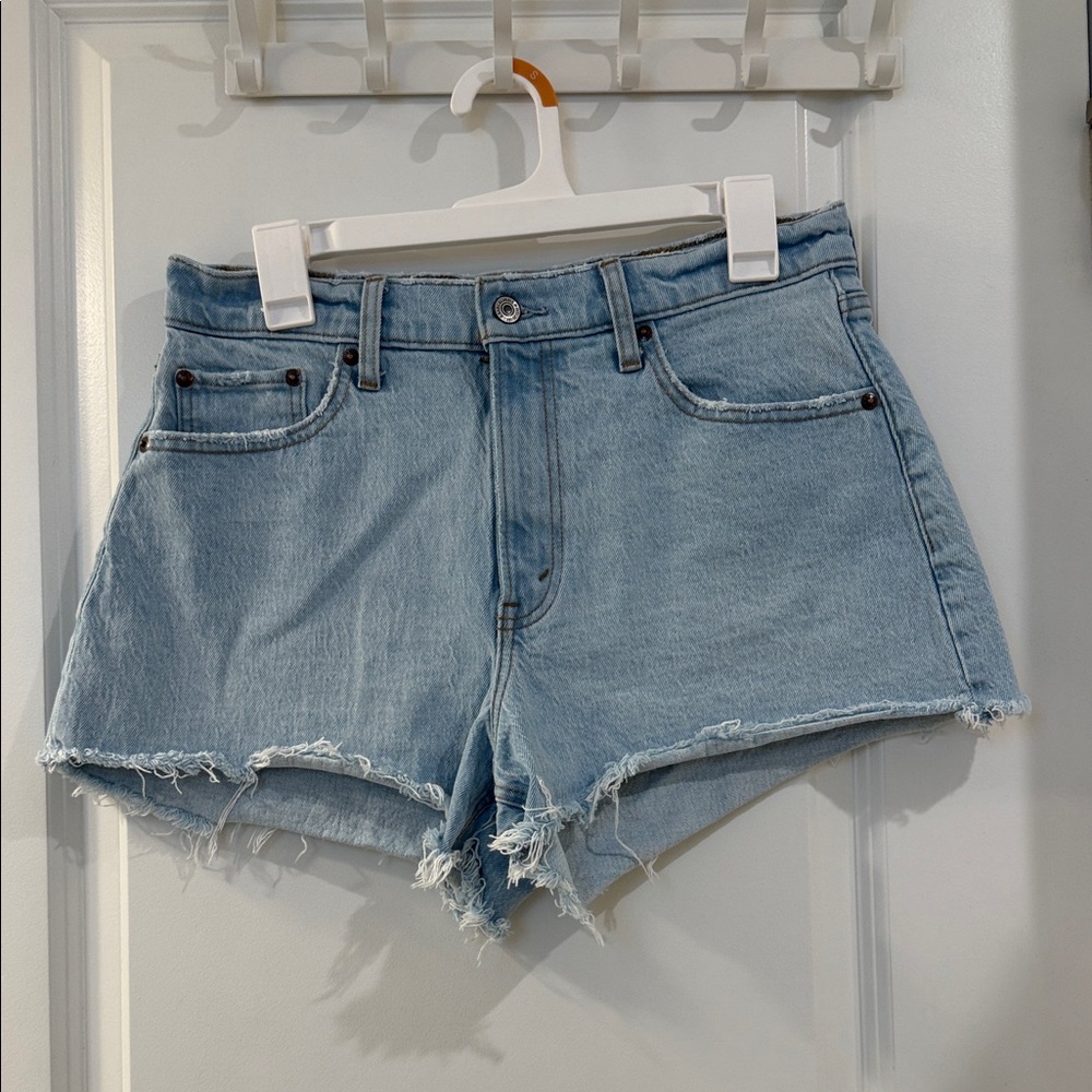 Abercrombie & Fitch Curve Love 90s High Rise Relaxed Cutoff Short Size 28